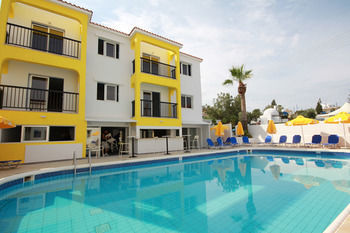 Flora Maria Aparthotel