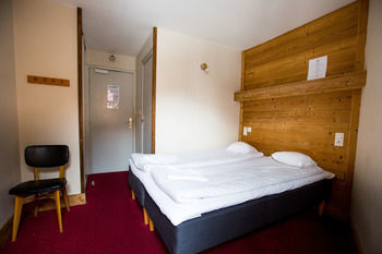 Langley Hotel Victors