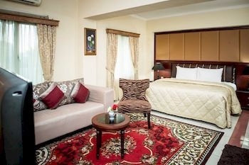 Jusenny Hotel
