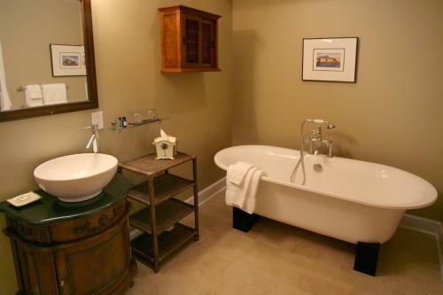 Bed & Breakfast Water's Edge Inn