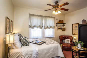 Joshua Inn Bed & Breakfast
