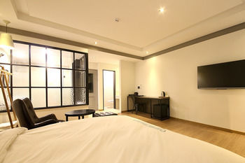 Hotel Stay 53