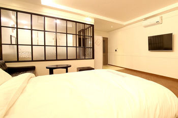 Hotel Stay 53