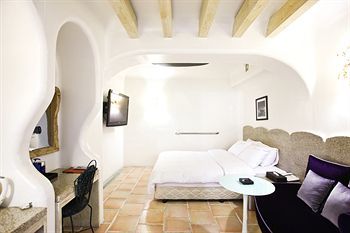 Hotel M