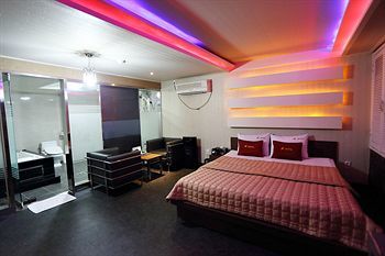 Hotel A Plus Motel