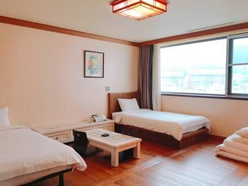 Dawn Beach Hotel
