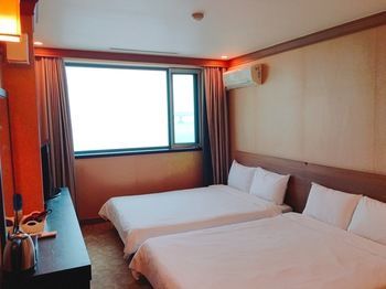 Dawn Beach Hotel