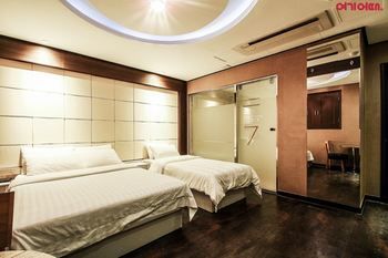 Seven Hotel