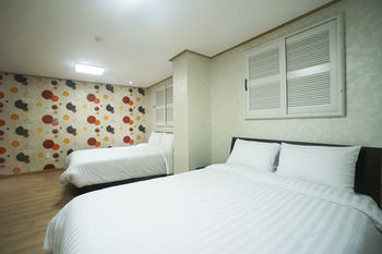 Orange Tree Hotel & Cafe