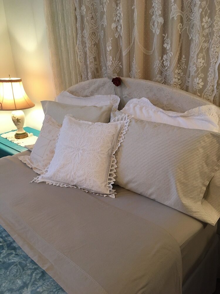 Violet Rose Bed & Breakfast