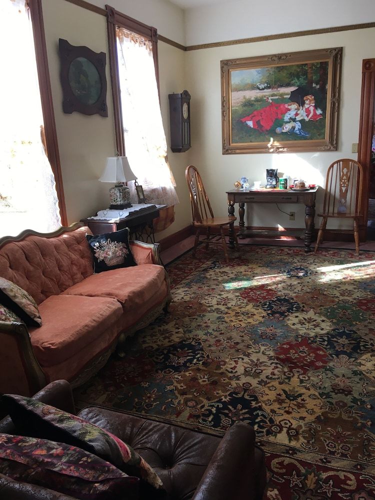 Violet Rose Bed & Breakfast