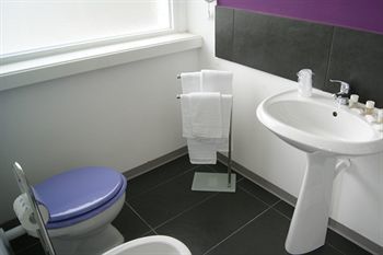 Hostal Oasis Park Hotel