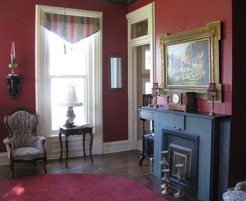 Summers Riverview Mansion Bed And Breakfast