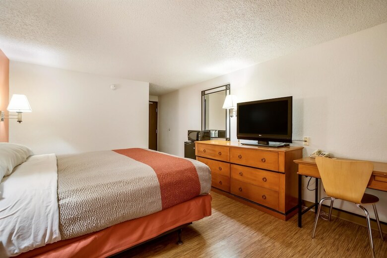 Motel 6 Albert Lea