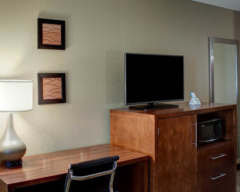 Hotel Comfort Inn & Suites
