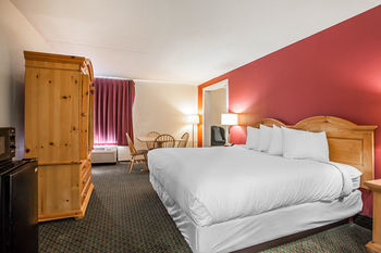 Hotel Quality Inn & Suites Outlet Village