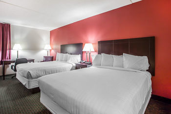 Hotel Quality Inn & Suites Outlet Village