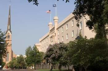 Hotel Embassy Suites Charleston - Historic Charleston