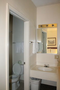 Hotel Intown Suites San Antonio East