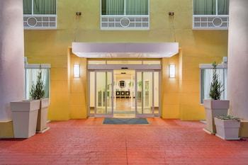 Hotel Holiday Inn Express & Suites Alpine Southeast