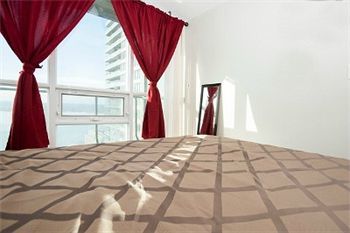 Aparthotel E.s.i Furnished Suites At The Acc