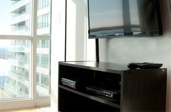 Aparthotel E.s.i Furnished Suites At The Acc