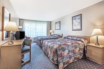 Howard Johnson Hotel - Nanaimo Harbourside