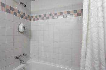 Howard Johnson Hotel - Nanaimo Harbourside