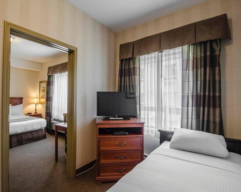 Hotel Quality Inn & Suites