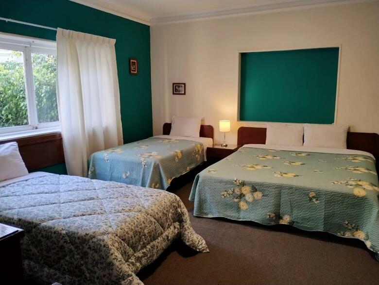 Posada The Place Hostal