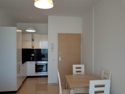 Flori Beach Apartment Radhime