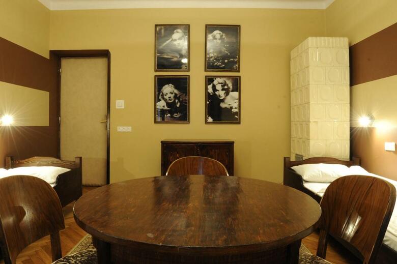Hotel Hostel Deco