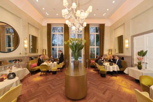 La Maison Hotel