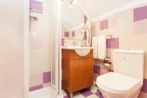 Hostal Lc's Guest House