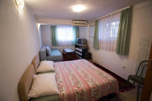 Hostal Guesthouse Villa Sara