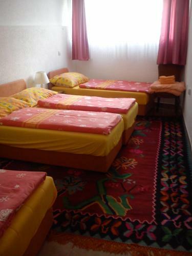 Hostal Guesthouse Villa Sara