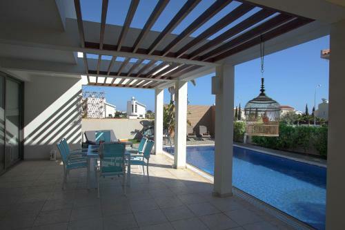 Villa Napa Pearl