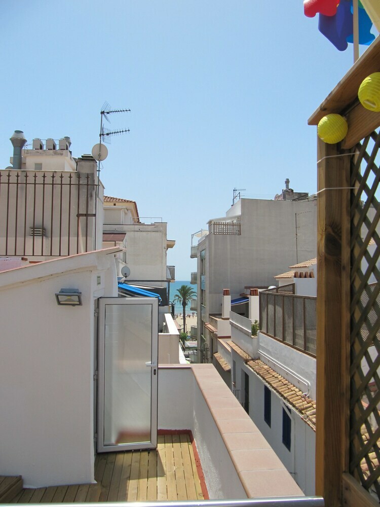 Hostal Maricel Hostel