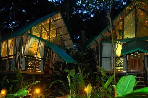 Almonds And Corals Lodge