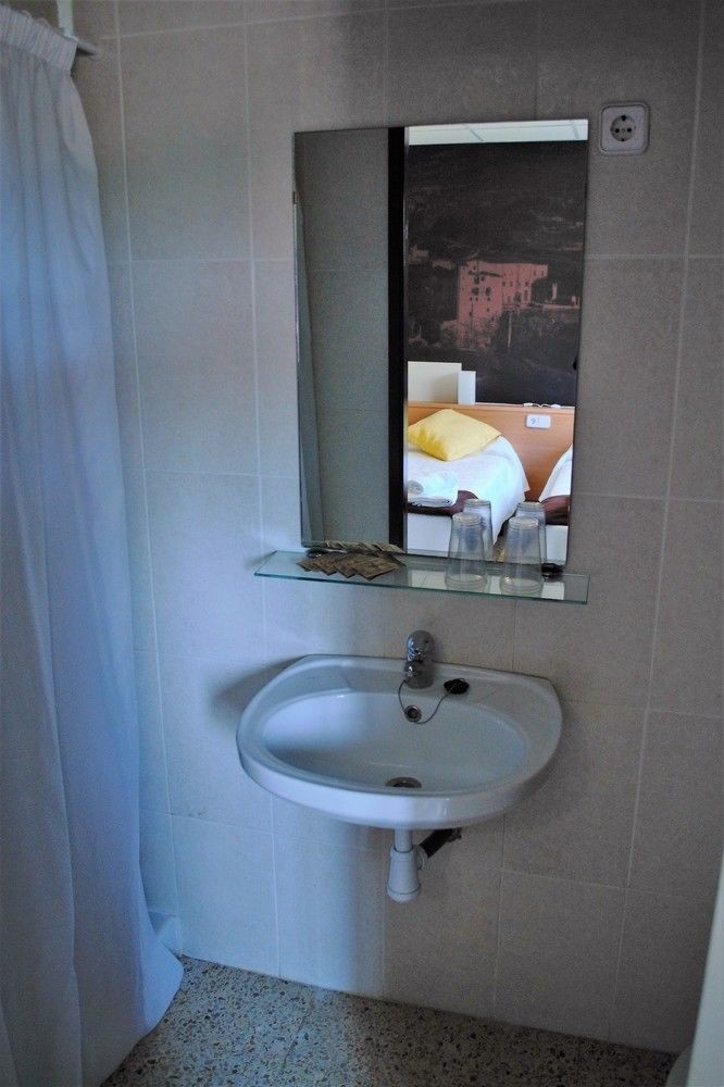 Hostal Guilleumes Hostel
