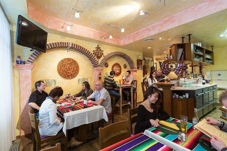 Hotel Blume / El Azteca