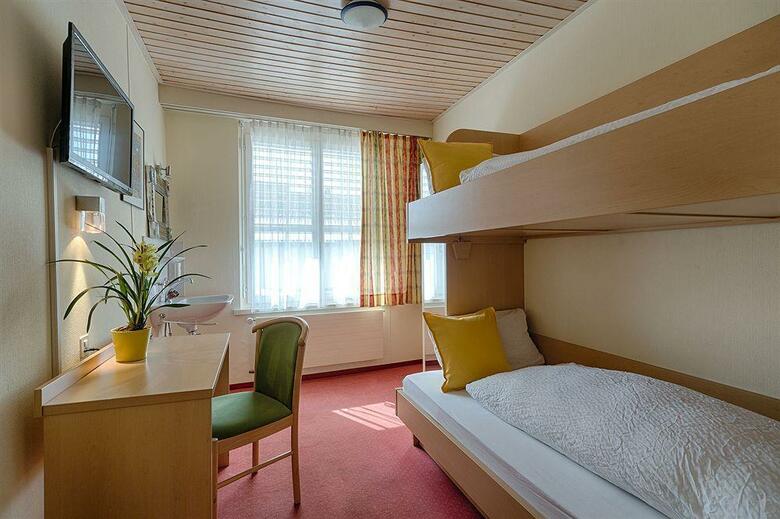 Hotel Blume / El Azteca