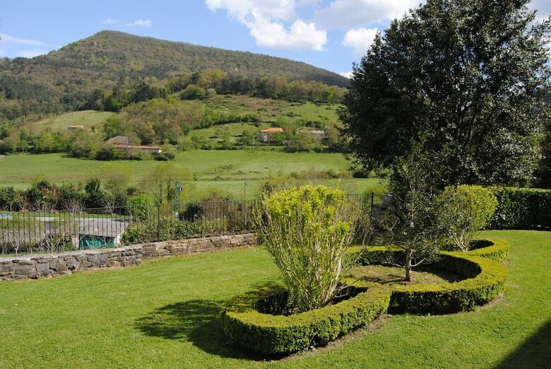 Hotel Izalde