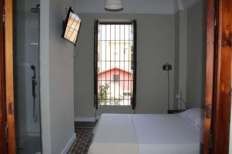 Nwt Paradise Urban Hostel