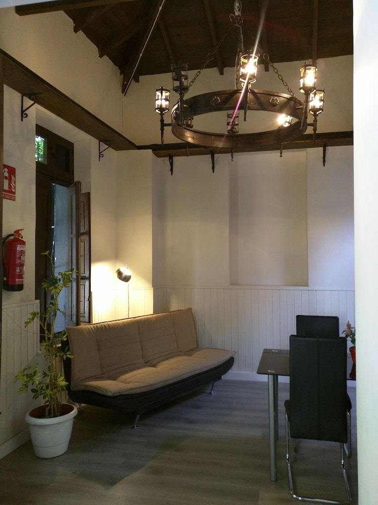 Nwt Paradise Urban Hostel