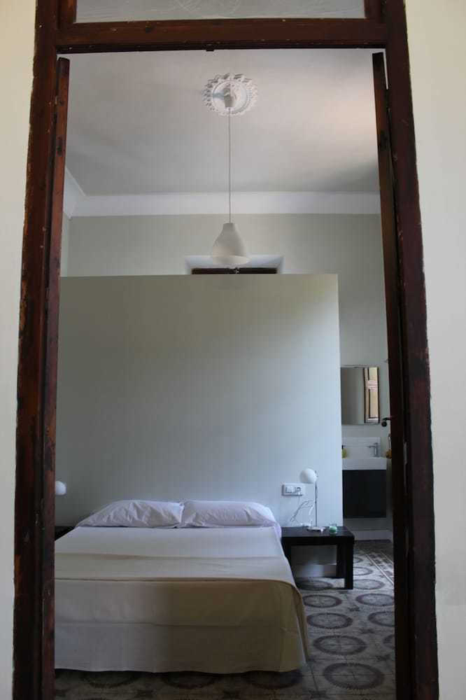 Nwt Paradise Urban Hostel