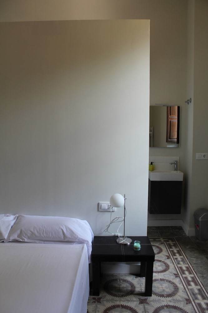 Nwt Paradise Urban Hostel
