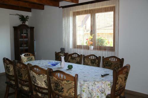 Kata Vend�gh�z