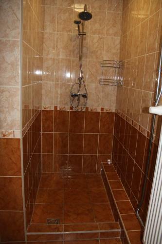 Kata Vend�gh�z