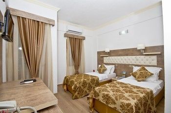 Manuela Hotel